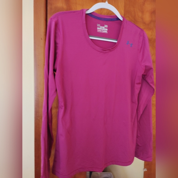 Pair of Under Armour running shirts - Picture 5 of 8